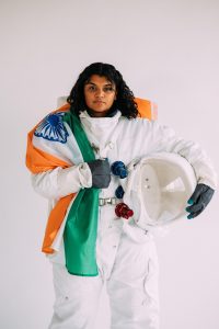 AI漫剧星链少女封面,太空星际场景与少女宇航员